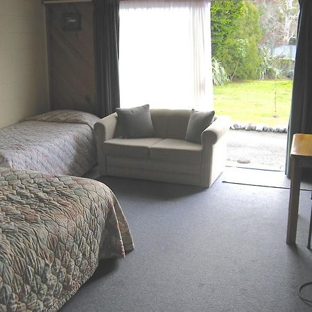 Tongariro River Motel トゥランギ エクステリア 写真