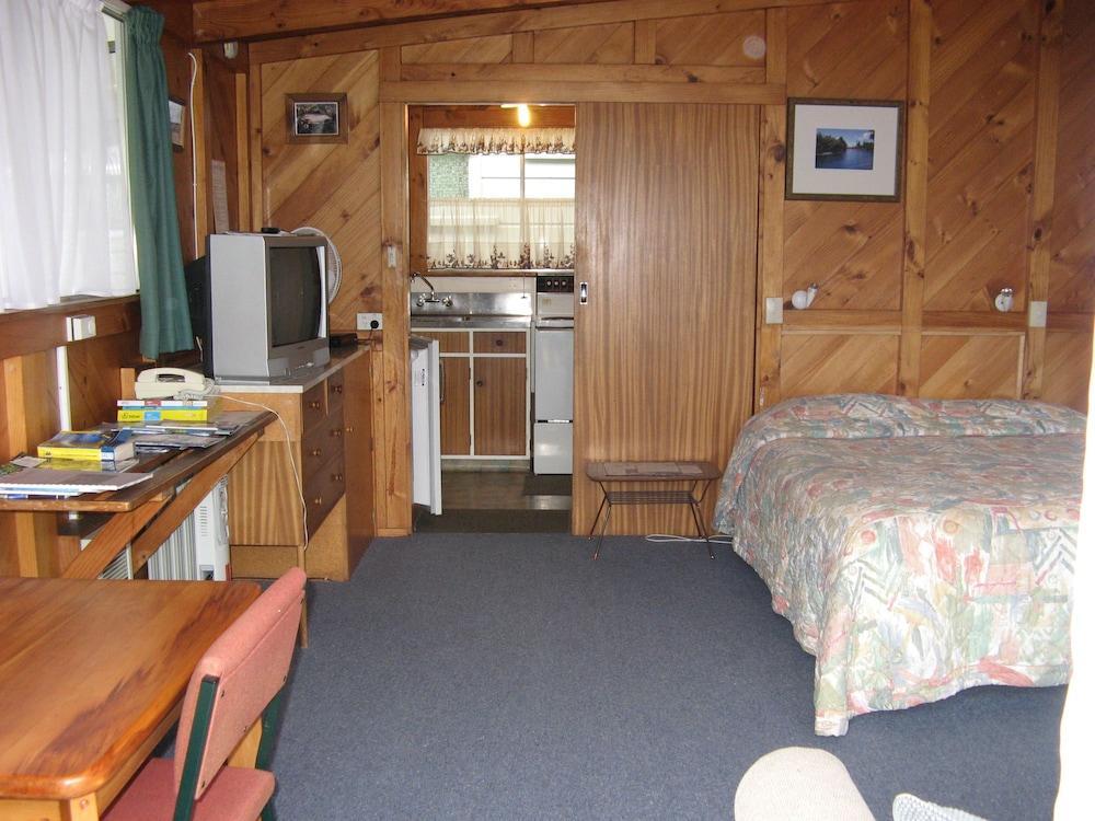 Tongariro River Motel トゥランギ エクステリア 写真