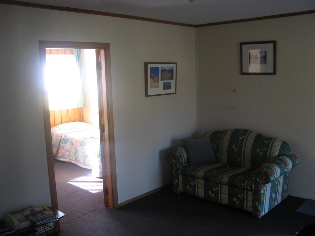 Tongariro River Motel トゥランギ エクステリア 写真