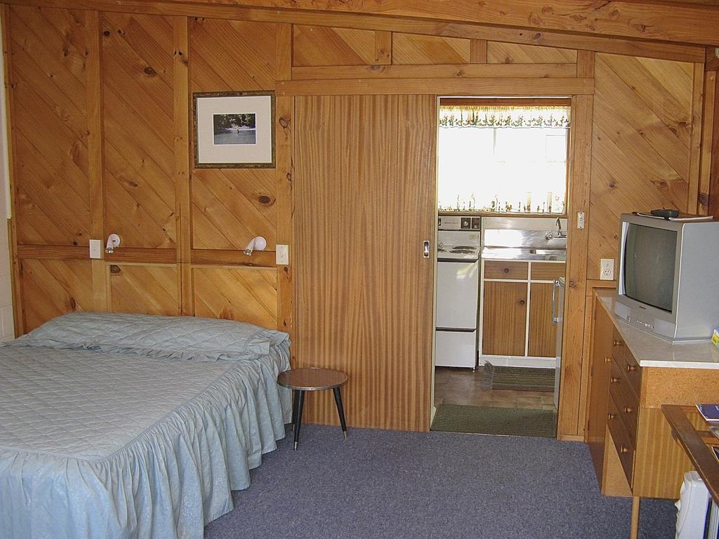 Tongariro River Motel トゥランギ エクステリア 写真