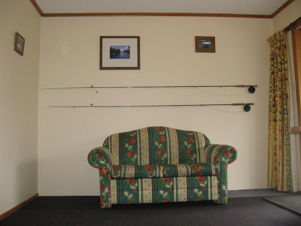 Tongariro River Motel トゥランギ エクステリア 写真