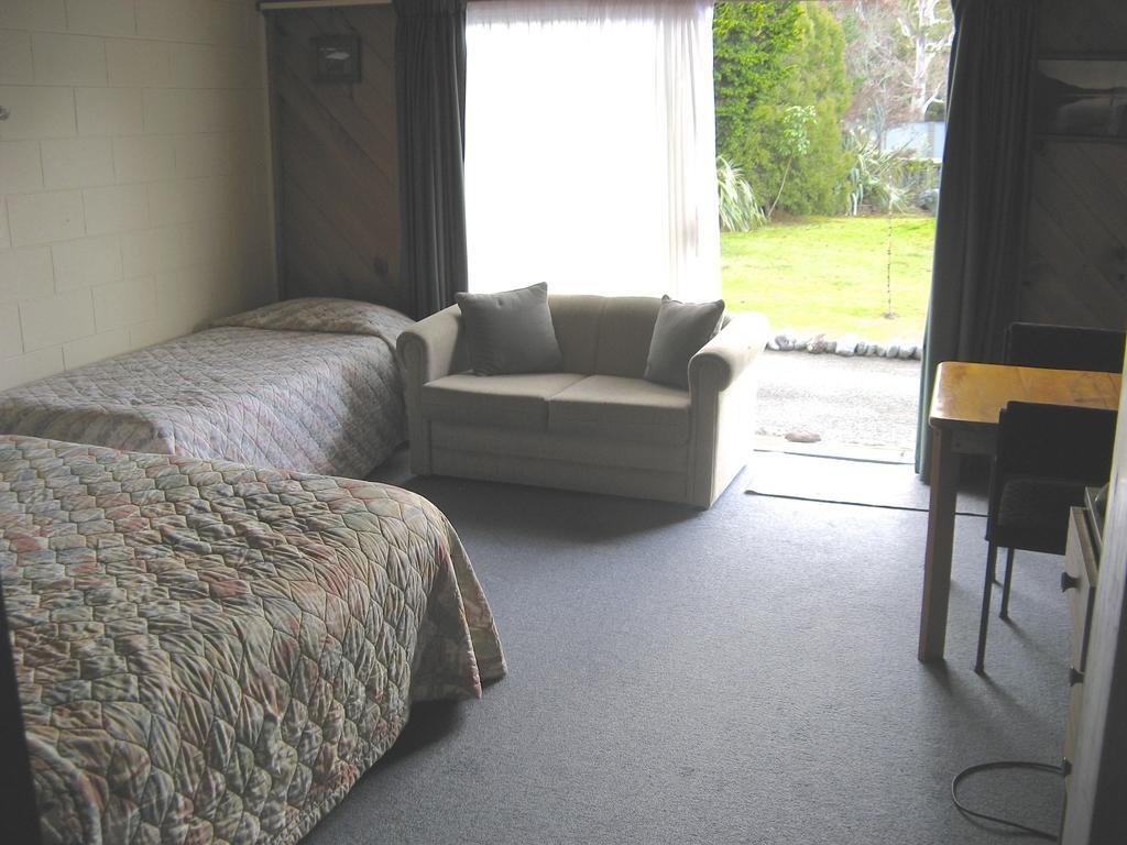 Tongariro River Motel トゥランギ エクステリア 写真