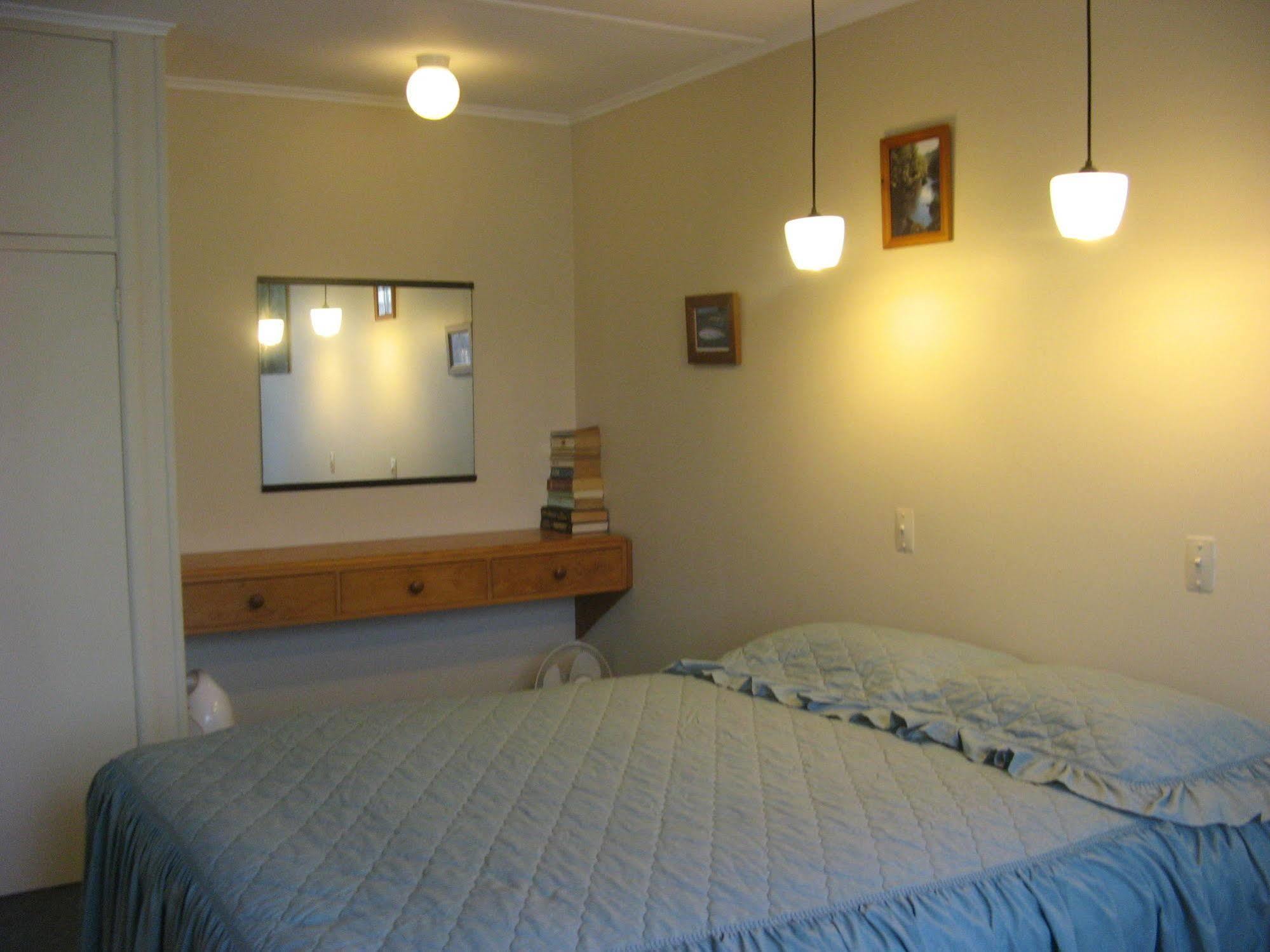 Tongariro River Motel トゥランギ エクステリア 写真