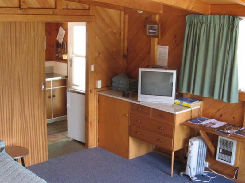 Tongariro River Motel トゥランギ エクステリア 写真