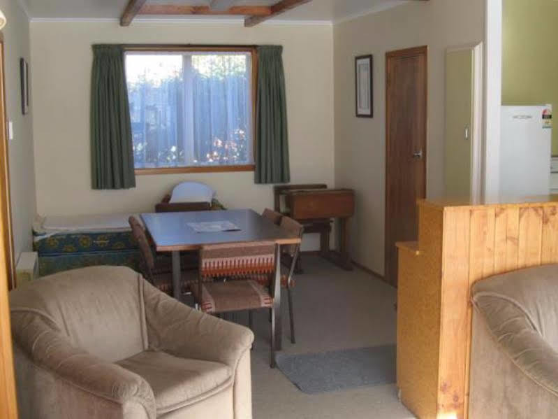 Tongariro River Motel トゥランギ エクステリア 写真