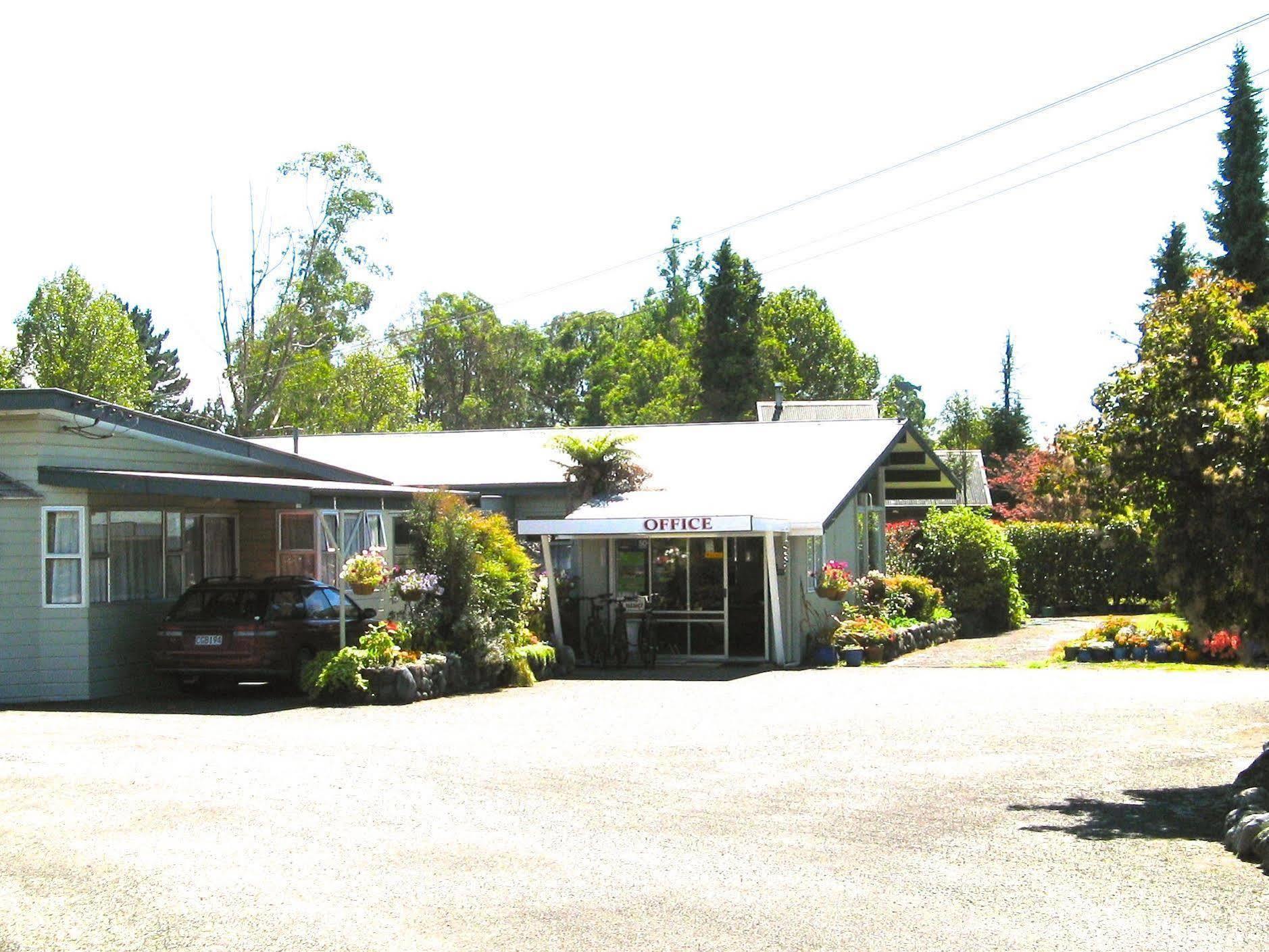 Tongariro River Motel トゥランギ エクステリア 写真