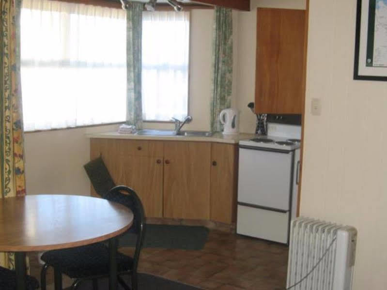 Tongariro River Motel トゥランギ エクステリア 写真